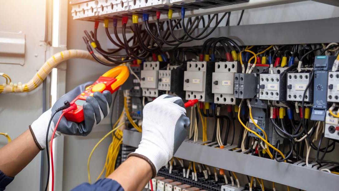 Villanyszerelés felújítás előtt és közben – mire érdemes figyelni?